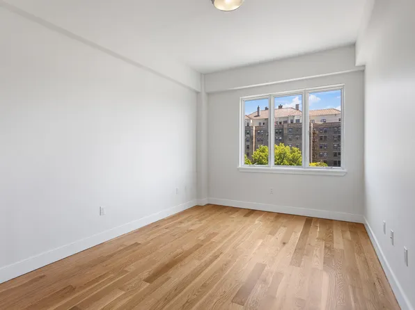 2727 Henry Hudson Parkway West image 11 of 38