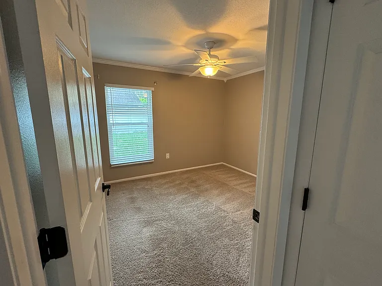 270 Arbor Dr W — Photo 16