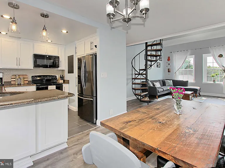 3043 S Columbus St #C1 — Photo 12