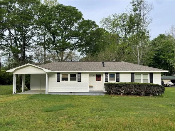 66 Lakeshore Dr, Bowdon, GA 30108