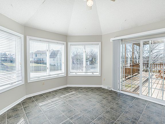 5th image of 1208 S Bridgewood Dr