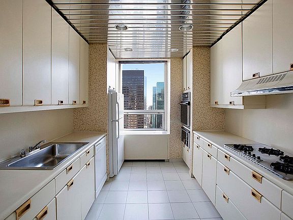 2nd image of 15 W 53rd St #38BC