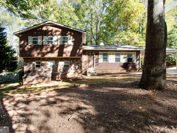 954 Camp Creek Dr SW, Lilburn, GA 30047
