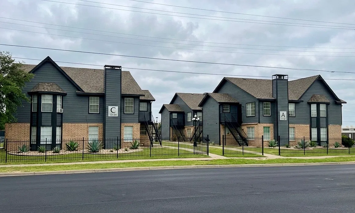 2 bed, 1050 sqft, $1,450 — Photo 1