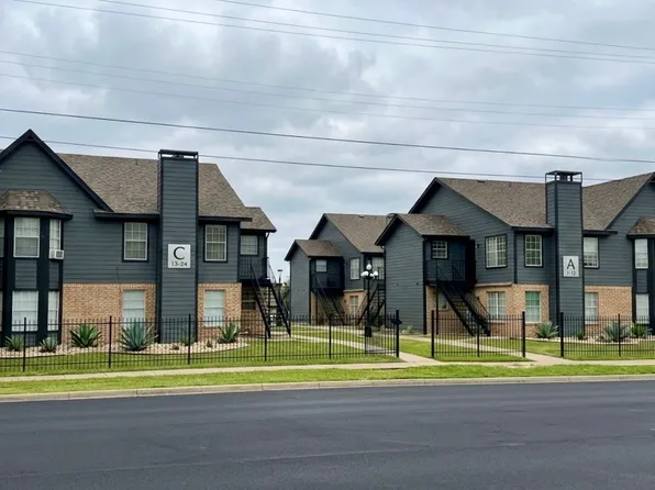320 S Center St, Grand Prairie, TX
