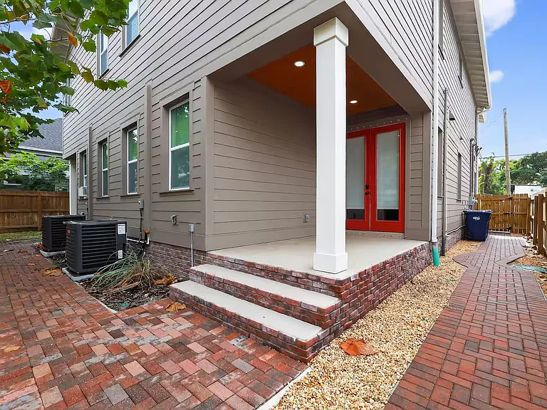 210 E Columbus Dr #B — Photo 40