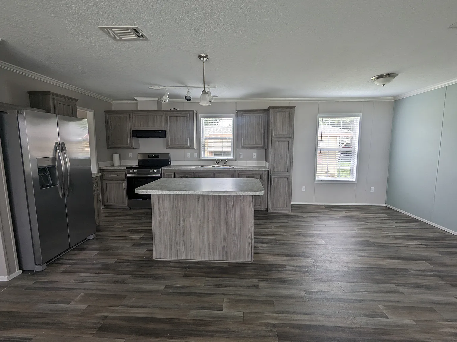 3 bed, 1386 sqft, $1,680 — Photo 2