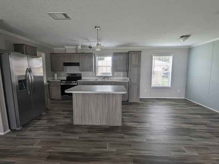 5502 Lansing Dr — Photo 2