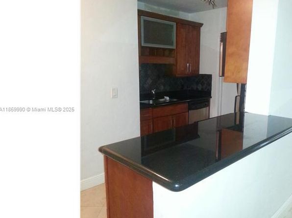 2880 Pine Tree Dr APT 10