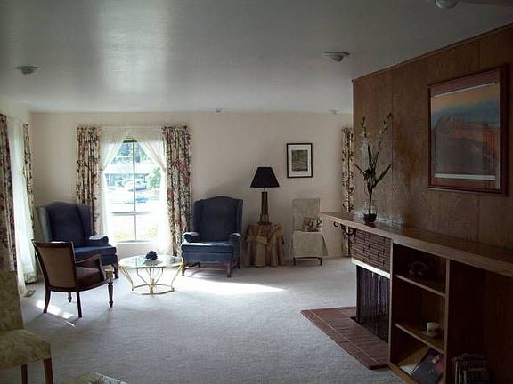 Living Room 8 ' Ceilings