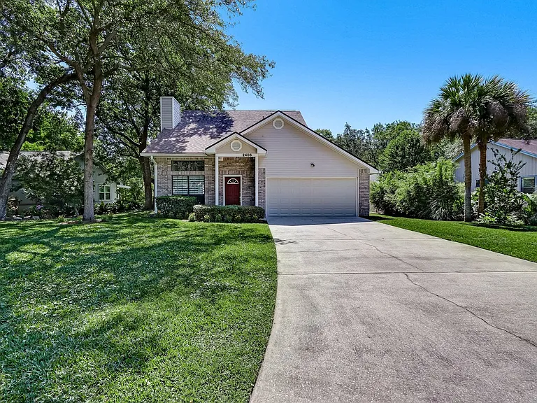 2406 Pirates Bay Dr — Photo 2