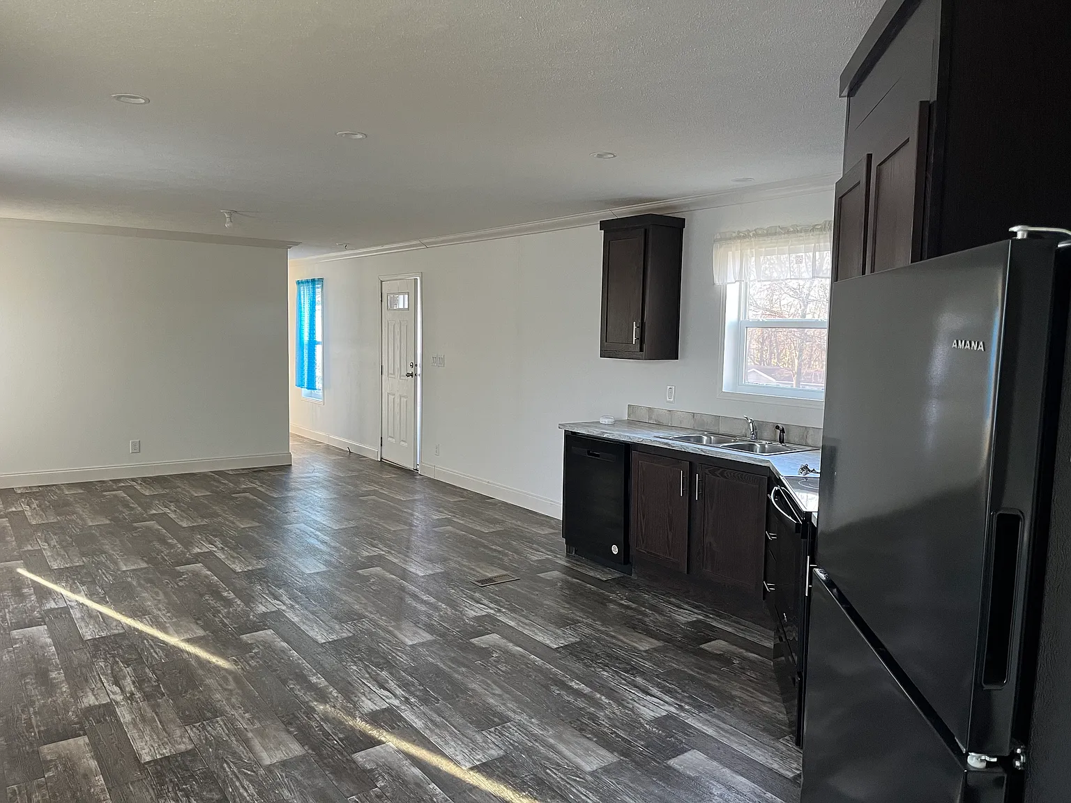3 bed, 1200 sqft, $1,100 — Photo 4