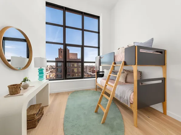 29 Huron Street image 4 of 19