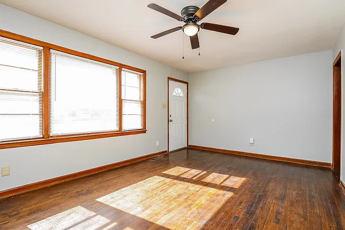 3 bed, 1.0 bath, 1177 sqft, $1,845 — Photo 3