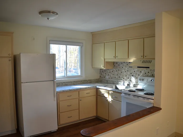 41 Lionel Ave #D — Photo 8