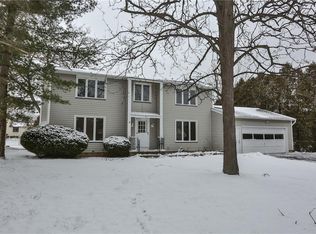 31 Creighton Ln, Rochester, NY 14612