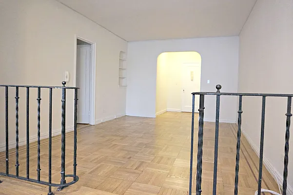 Rented by Metropolitan Equities | media 6