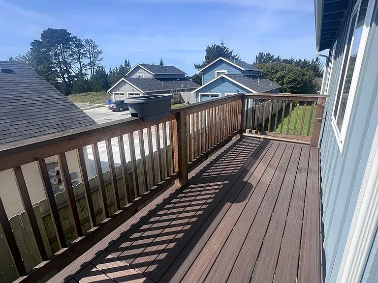 1809 Caroline Ave — Photo 2