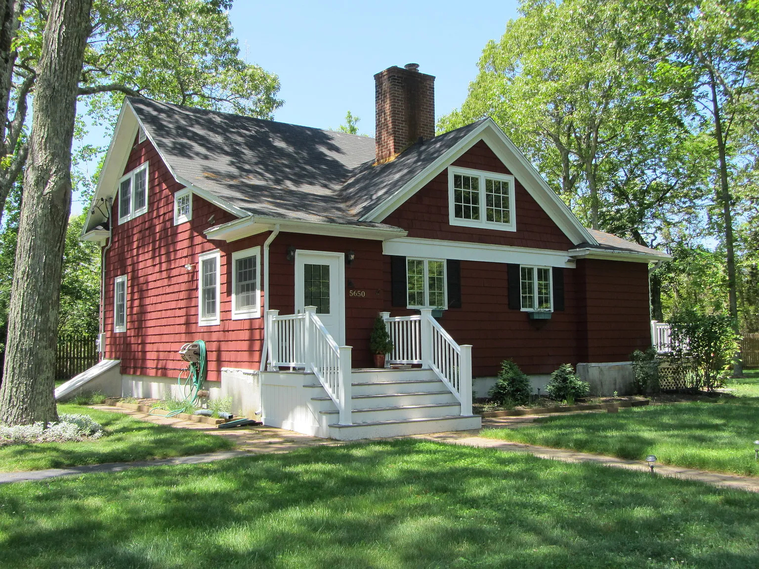 Historic Main Bayview Schoolhouse — Photo 1