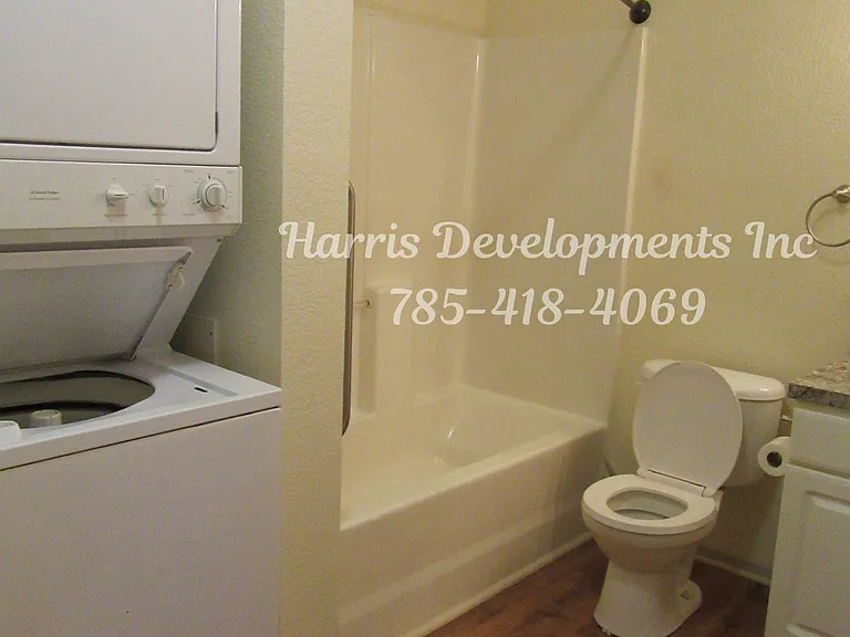 909 W 17th St — Photo 11