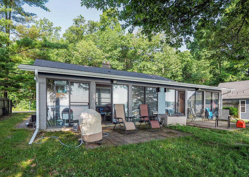 1st image of 10507 Woodlawn Dr