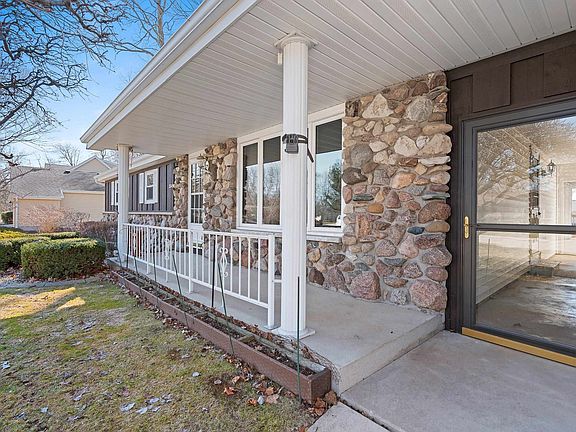 3rd image of 2245 Larkspur Dr