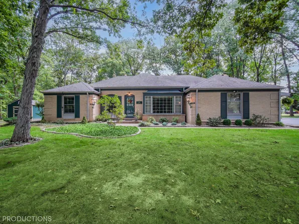 151 Sylvan Dr, Valparaiso, IN 46385