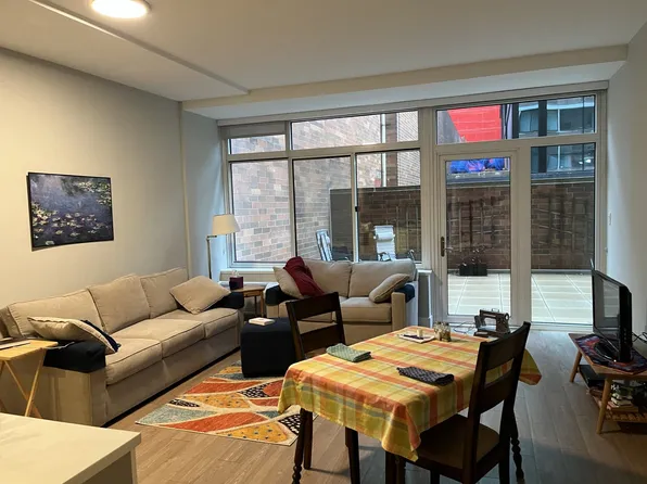 211 E Ohio