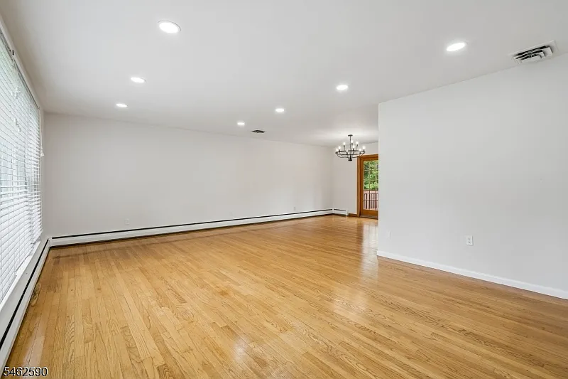 4 bed, 3.0 bath, $5,200 — Photo 4