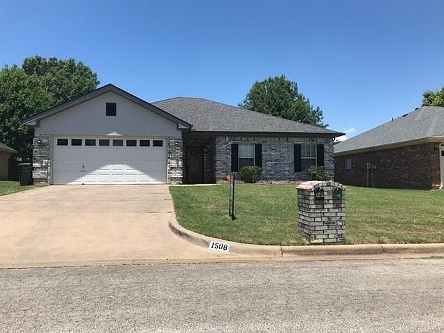 1st image of 1508 Clover Ln