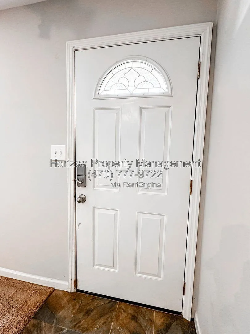 3 bed, 2.0 bath, 1232 sqft, $1,799 — Photo 4