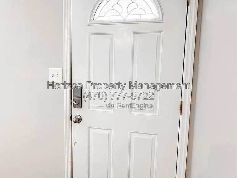 4925 Farmstead Ct NE — Photo 4
