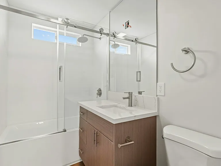 1358 W 36th St #4 — Photo 9