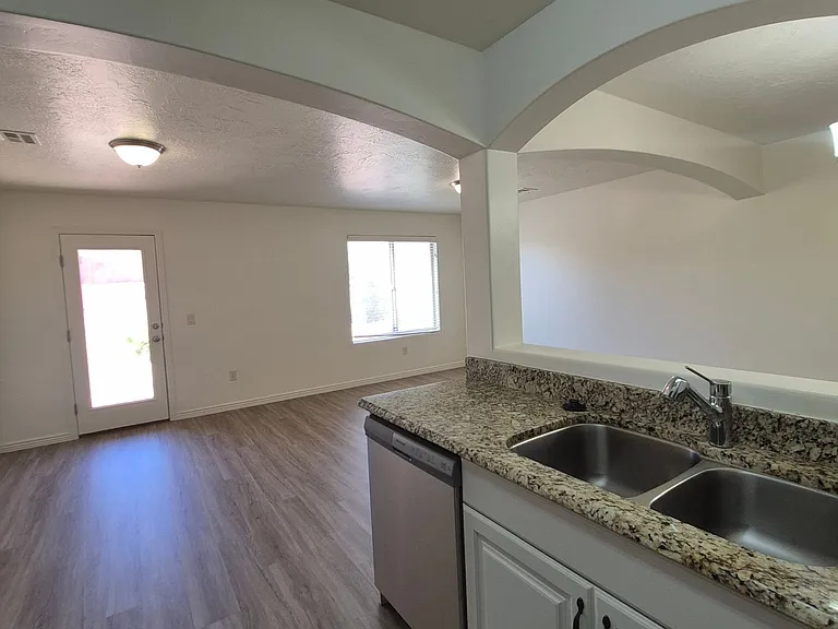 1000 E Bluffview Dr #118 — Photo 38