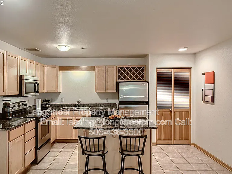 720 NW Naito Pkwy #D22 — Photo 7