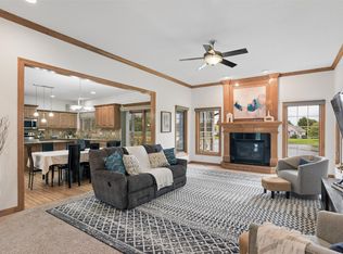 14201 Briarwood Ln, Urbandale, IA 50323