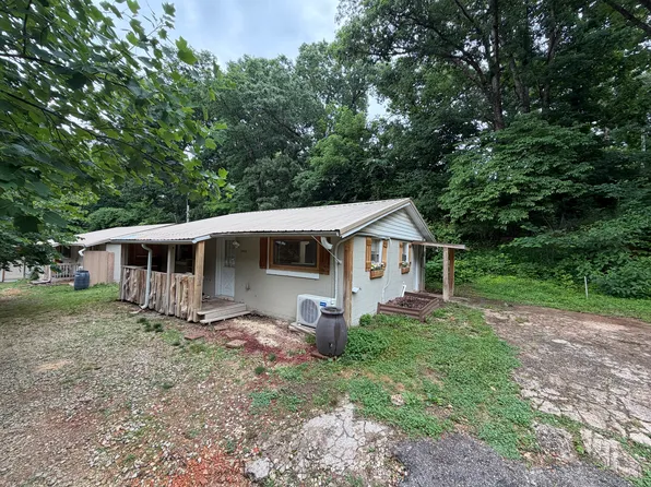 1654 N Double Springs Rd, Fayetteville, AR 72704