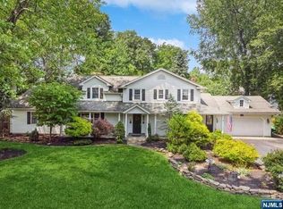 586 Whitenack Rd, River Vale, NJ 07675