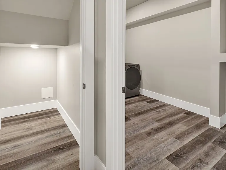781 Georgia St — Photo 30