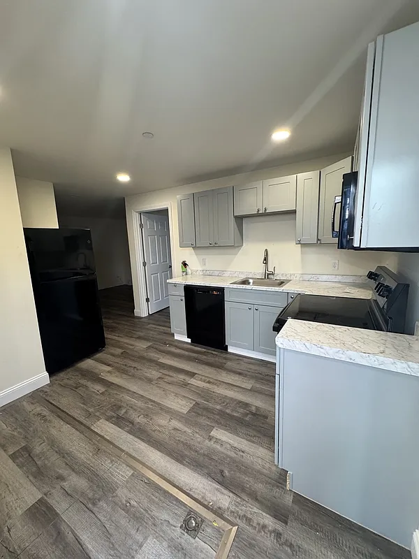 2 bed, 1.0 bath, $1,920 — Photo 2