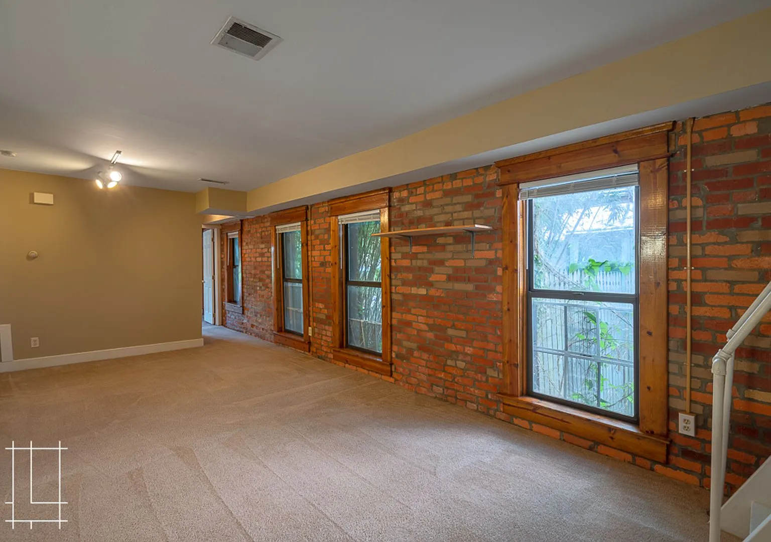 880 Hamlet St. — Photo 3