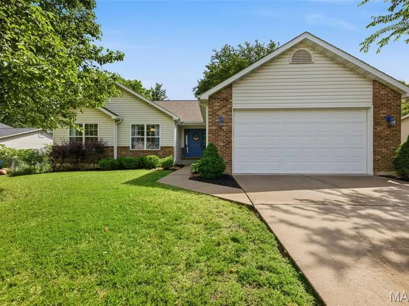 20 W Ofallon Dr, O Fallon, MO 63366