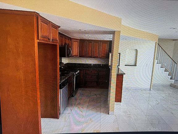 4th image of 122 N Glendora Ave #2