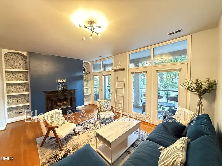 210 E Davie St — Photo 12