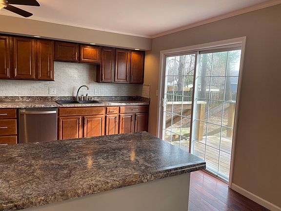 5th image of 3307 W Lakeview Rd