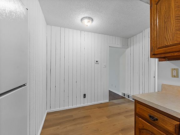 3rd image of 1135 Meadowlark Dr