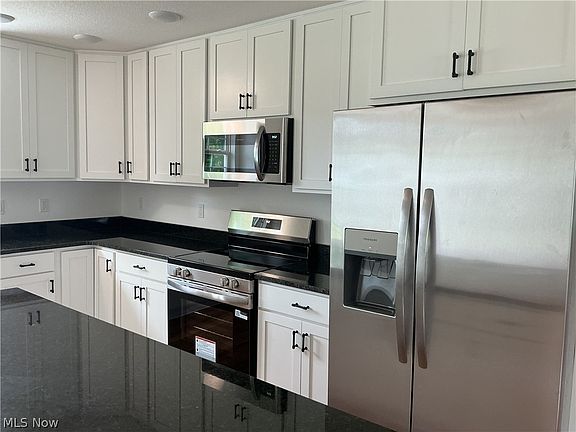 5th image of 165 W 3rd St