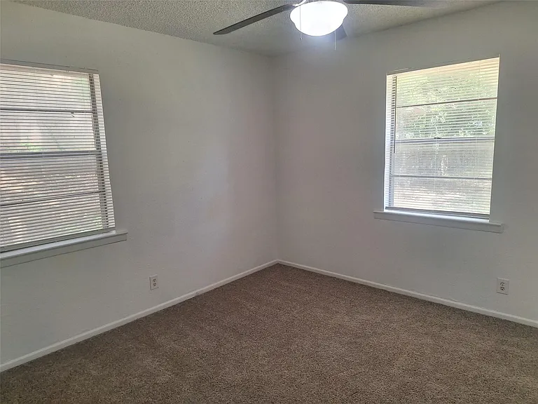 6005 Barry Dr — Photo 11
