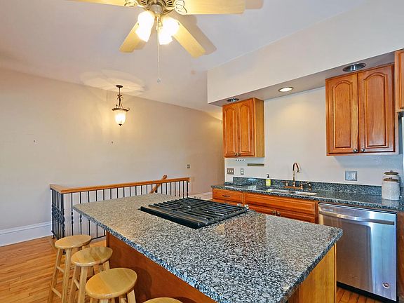 2nd image of 641 Grand Ave #2