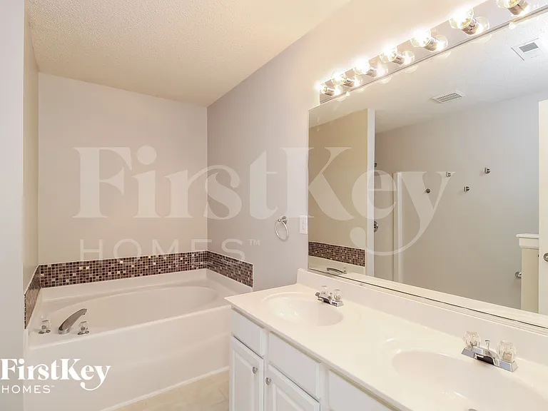109 Sydney Ct — Photo 9